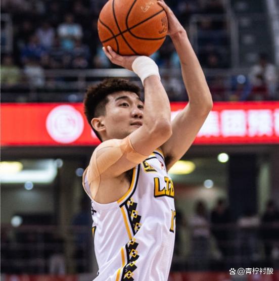 魔术逆转青岛队,孙铭徽状态火热 魔术逆转青岛队,孙铭徽状态火热