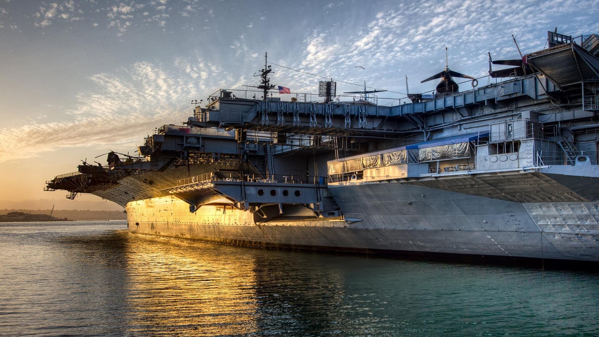 球场上的两面，一个倒钩与一万声怒吼