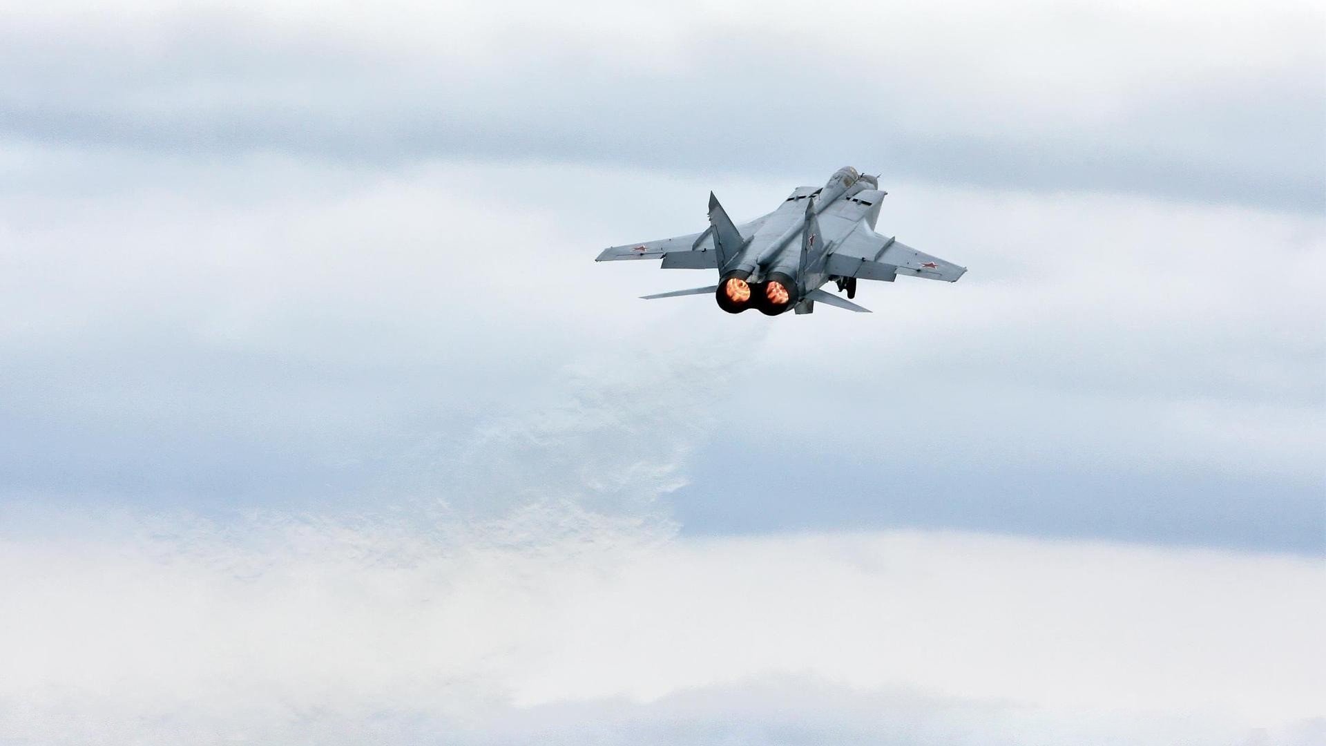 开云体育APP下载-绿茵智慧与硬木舞台，当若日尼奥的灵魂穿越NBA总决赛之夜